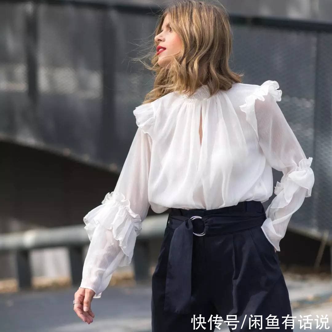 防晒衣已经过时了，今年流行“透视衫+阔腿裤”，时髦显瘦还清凉