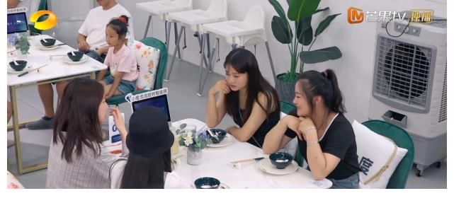 檀健次|《中餐厅》从头乱到尾，宁静大发脾气拒绝沟通，黄晓明低头显格局