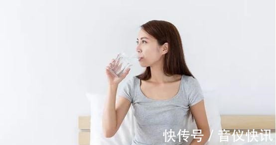 排便|人到中年想长寿,晨起要养成5个习惯,占了一个也健康长寿