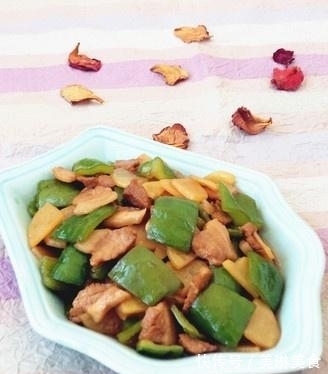 五花肉|它被称“天然泻药”，和土豆一起吃，隔天排便，常吃体重悄悄降