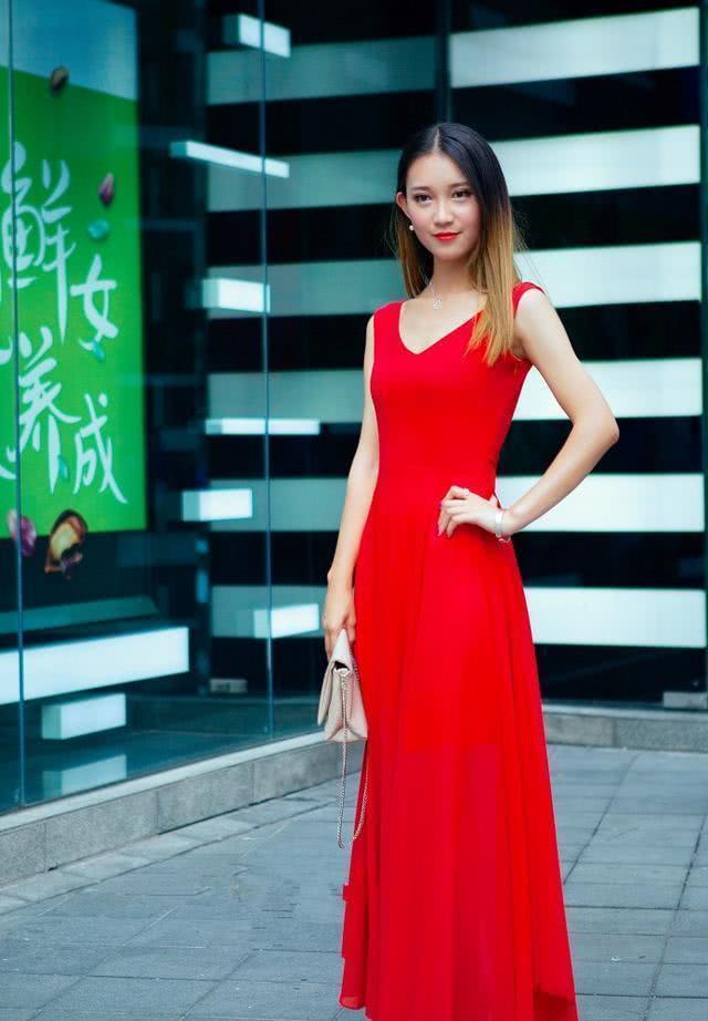 长发|长发美女的红色穿搭真性感,长相非常靓丽,气质优雅