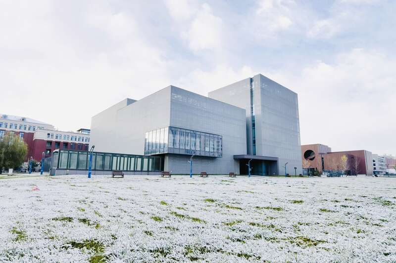 西安交通大学校园雪景|青年眼| 校园