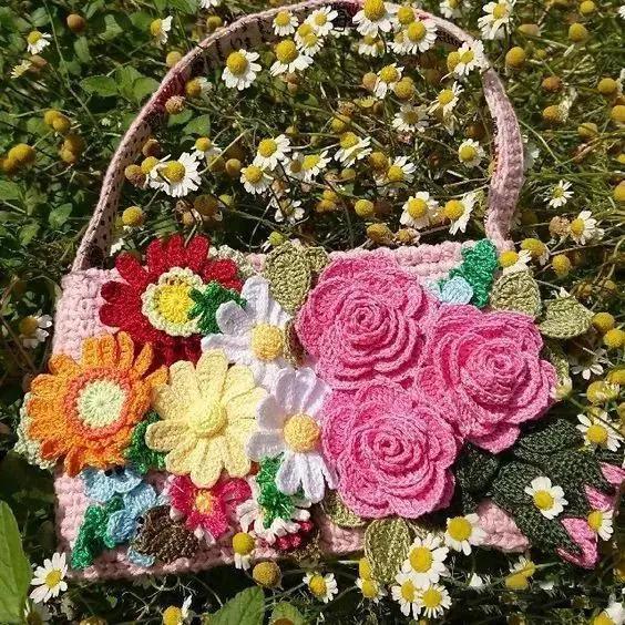 小花片 55款超美的钩花包包,只要会钩不同的花,拼缝在一起,就能做出