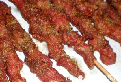 孩子们念念不忘的羊肉串,脆嫩鲜香无腥味,味道好,一盘根本不够