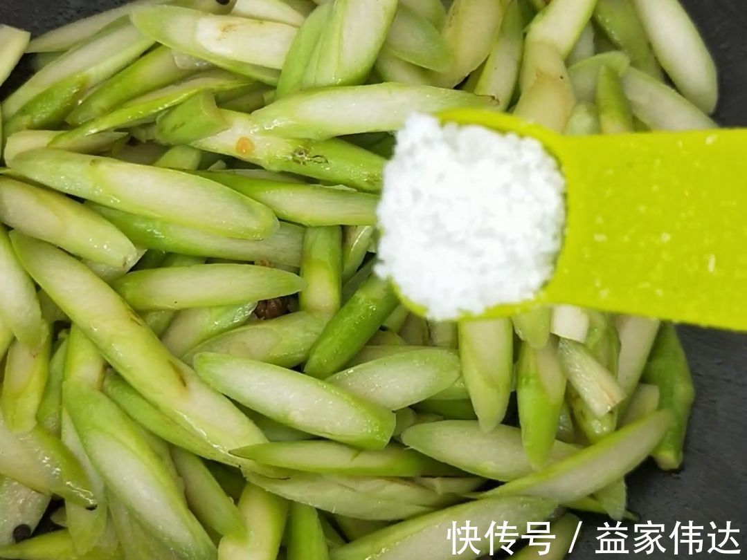 牛奶|蔬菜中的补钙冠军，钙是鱼肉9倍，比牛奶好吸收，冬天要给孩子吃