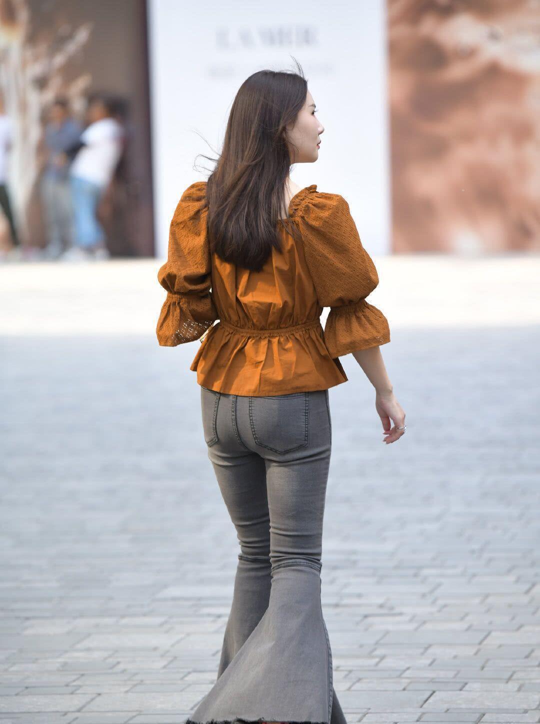 塞衣角|“喇叭裤”看淡了,如今演变一款“扫地裤”,这样穿优雅且高级!