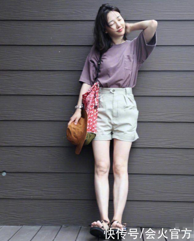 白百何晒全身照脚趾抢镜,穿短裤露白皙皮肤,脸部水肿腿粗胖太多