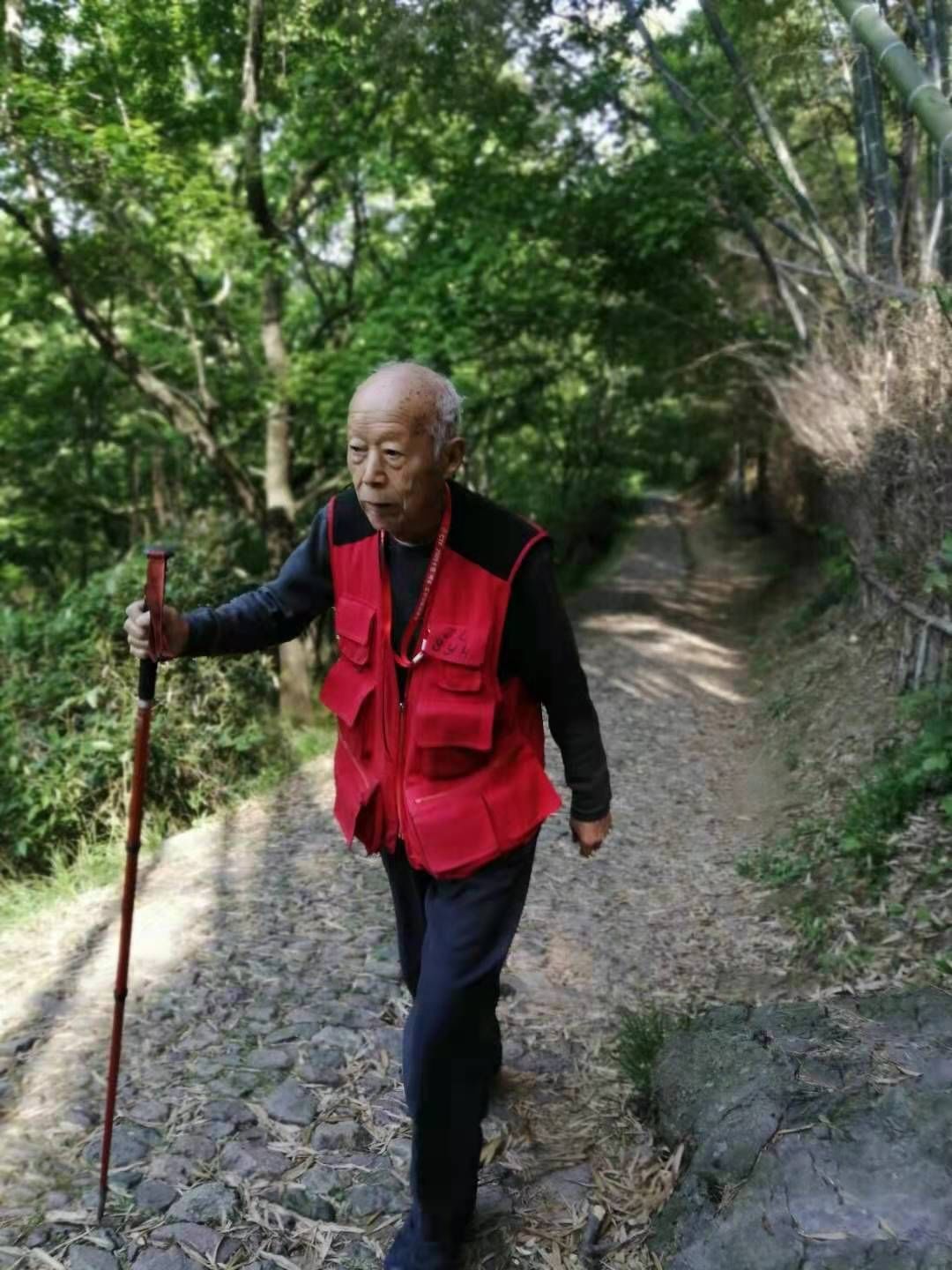 西南湖|能走、会写、擅交年轻朋友，95岁嘉兴健康老人晚年活出真精彩