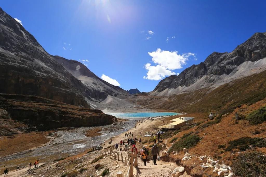 高原|高原有毒，你会上瘾！勇闯稻城亚丁，人生第一次看到雪山......