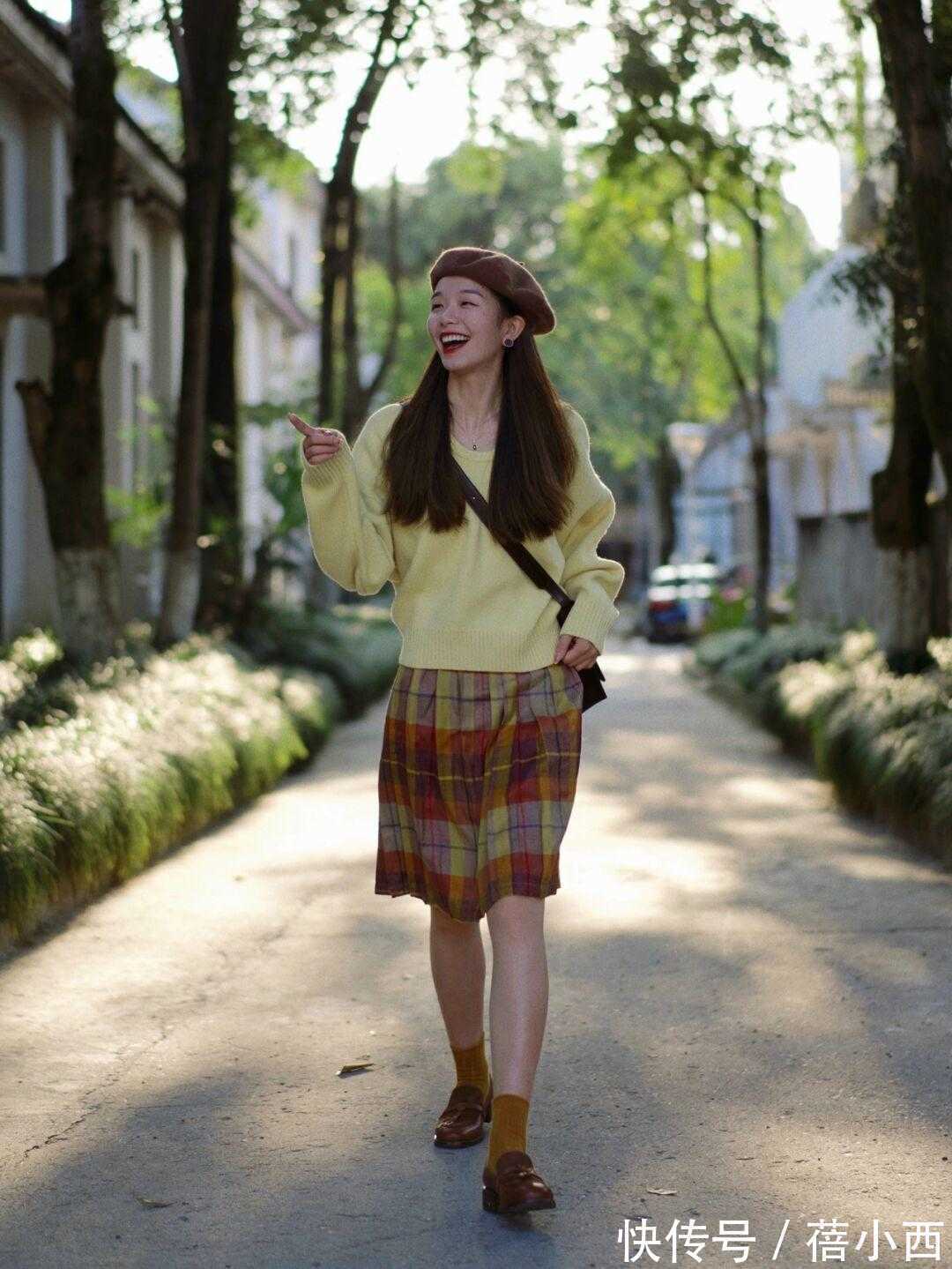 乐福鞋 今年春季火了这3条半身裙,配毛衣和西装都很合适,好看还实用