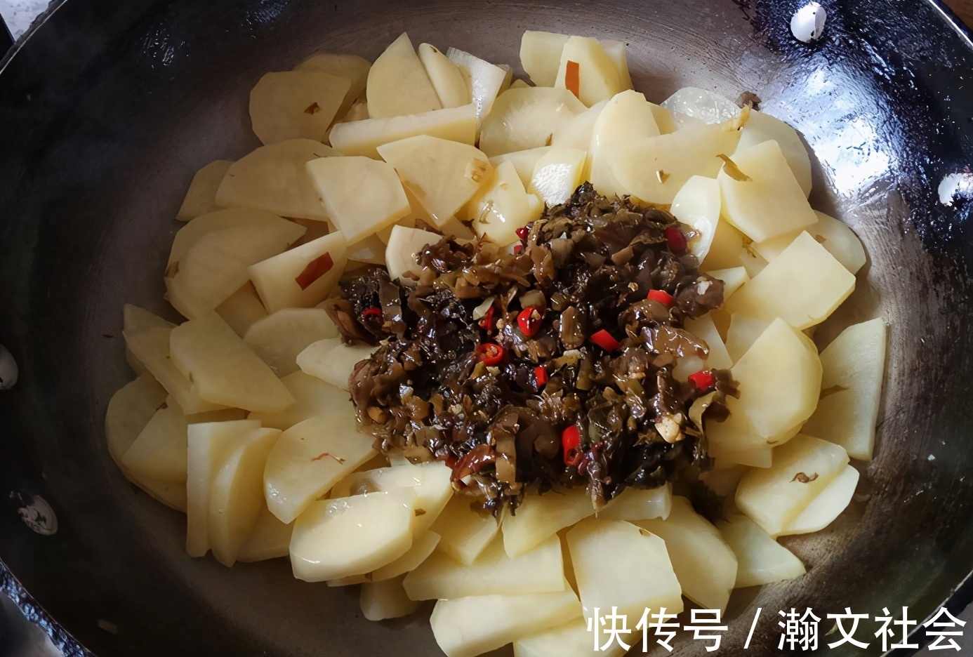 食材|酸辣开胃,简单又好吃的酸菜土豆片,简单的食材做出不简单的美味