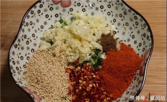 万能的凉拌汁,大厨:牢记1个黄金比例,无论拌什么菜,一次成功