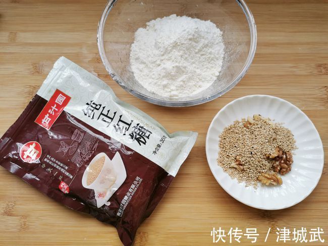 天冷了，这早餐小饼多做给孩子吃，营养暖胃，无需发面，柔软筋道