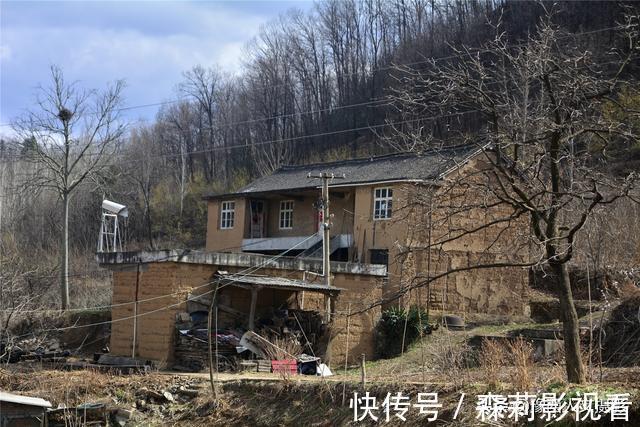 李大师|倔强老头潜心根雕30年,两层土楼堆满获奖作品,不卖钱甘守贫寒