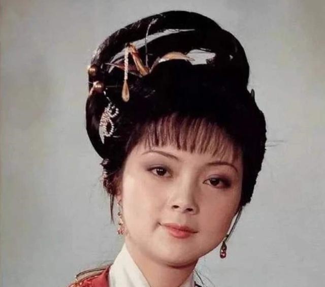 宝钗|与哥哥吵架后,宝钗为什么哭了一夜她在伤心什么