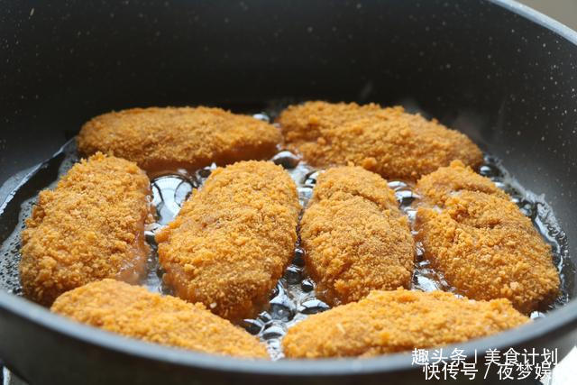  年夜饭，鸡翅别再红烧了，简单一做，外焦里嫩，比油炸更健康！