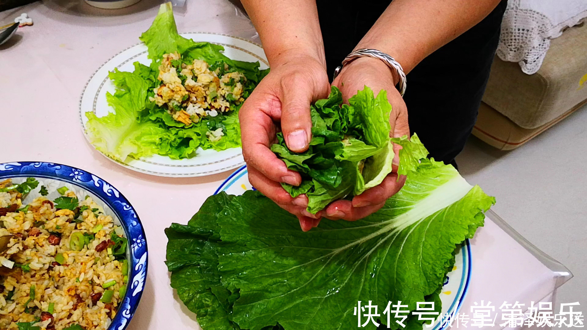 搅拌均匀|吃剩的米饭别再做蛋炒饭，教你农村特色吃法，一顿3个不够吃，香