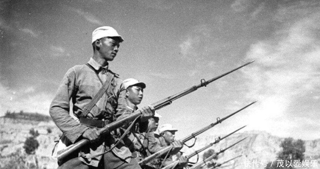 干什么|八路军帽子上的两颗扣子，到底是干什么用的，你知道吗