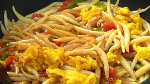 面条|第一次见山药的这种吃法，五分钟搓一盘，爽滑筋道，营养又好吃