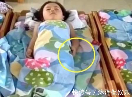 女儿|无意间看到的视频,女儿在幼儿园午睡,妈妈好心疼