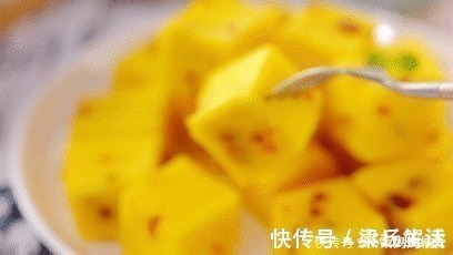 南瓜糕|无油无糖不发酵,儿子却抱着不想撒手一搅一蒸就出锅,太简单