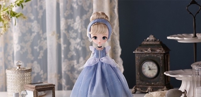 制作公司|GSC联合迪士尼推出的灰姑娘手办,蓝色的公主裙很吸睛