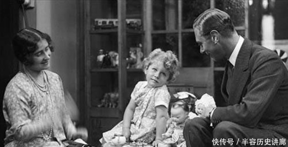 历史上过目难忘瞬间:林徽因画的袋鼠,梦露一袭长裙踢足球,兵马俑旁的女王