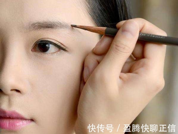 手残党|女孩子再忙也要记住：出门尽量化淡妆，教你正确顺序，简单又漂亮