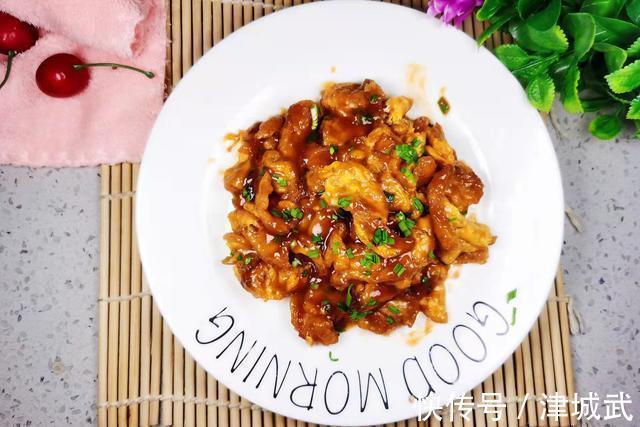 鸡蛋别只会炒番茄,试试这个新方法,开胃下饭,好吃得停不下筷子