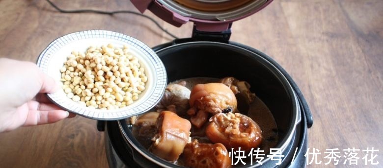猪手|黄豆炖猪手,满满的胶原蛋白,鲜嫩软烂,吃着太过瘾了!