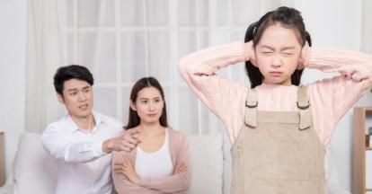 电话|4岁女儿“水”洗手机,妈妈情绪失控,一个举动再听不见喊妈妈了