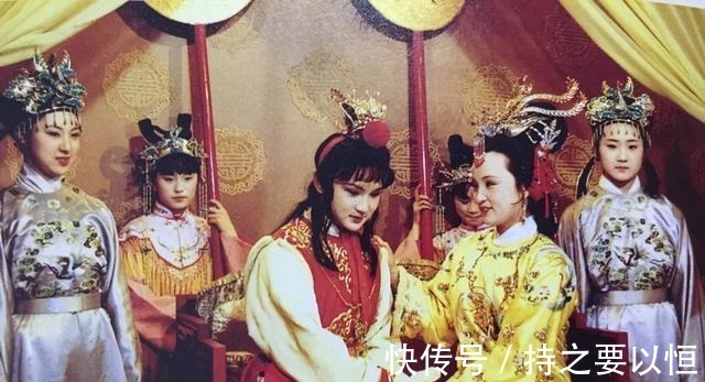 老父亲$元春在省亲的7小时里,反复跟贾府强调着同一件事!