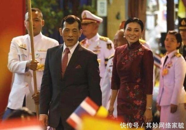 贵妃$苏提达是真爱无疑!5年前泰王佩戴婚戒,这份荣耀贵妃不敢奢望