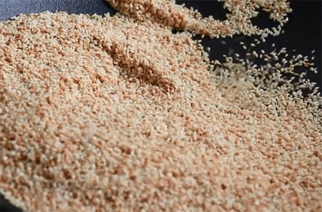 芝麻酱不用出去买,手把手教你在家做,酱香十足,做法超简单