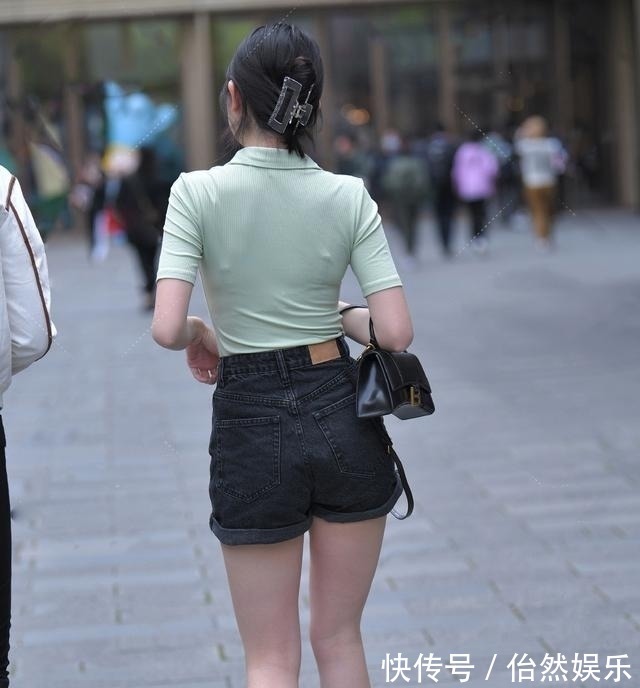 造型 气温回暖,时髦精尝试“短裤+T恤”,秀出了清爽靓丽的造型