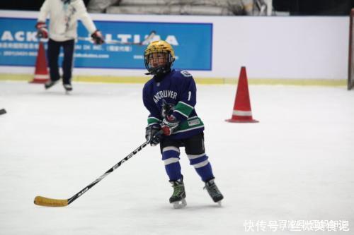 兴趣|7岁男孩cos哪吒神还原,妈妈都被折服还是给娃培养一门兴趣吧