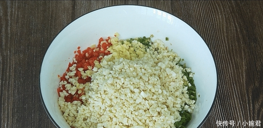 “万能的蒜蓉辣酱”,教你最正宗的做法,拌啥都好吃,实在太香了