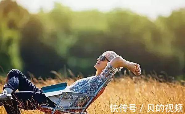 维生素d|骨质疏松最爱这3类人!照着这样做,腰不酸,腿不痛,浑身有劲