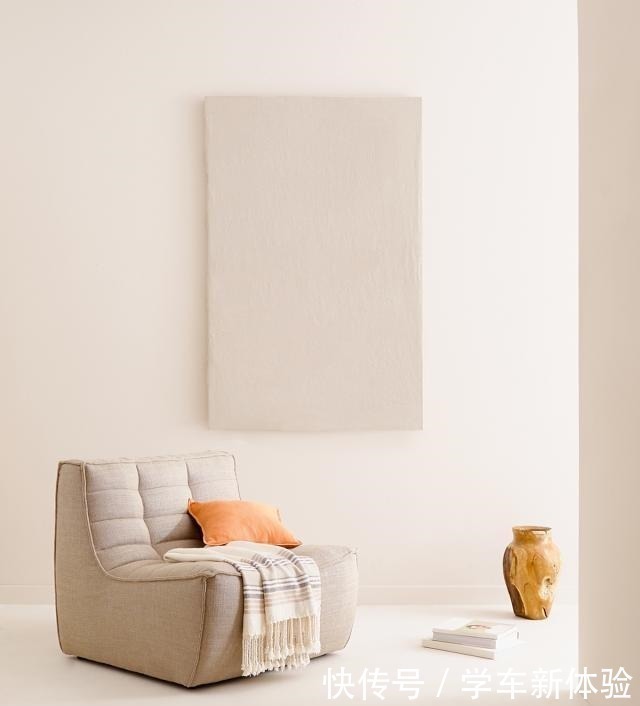 装饰|有品位的人,家里客厅只用大白墙!学会装饰减法,才拥有高级美!