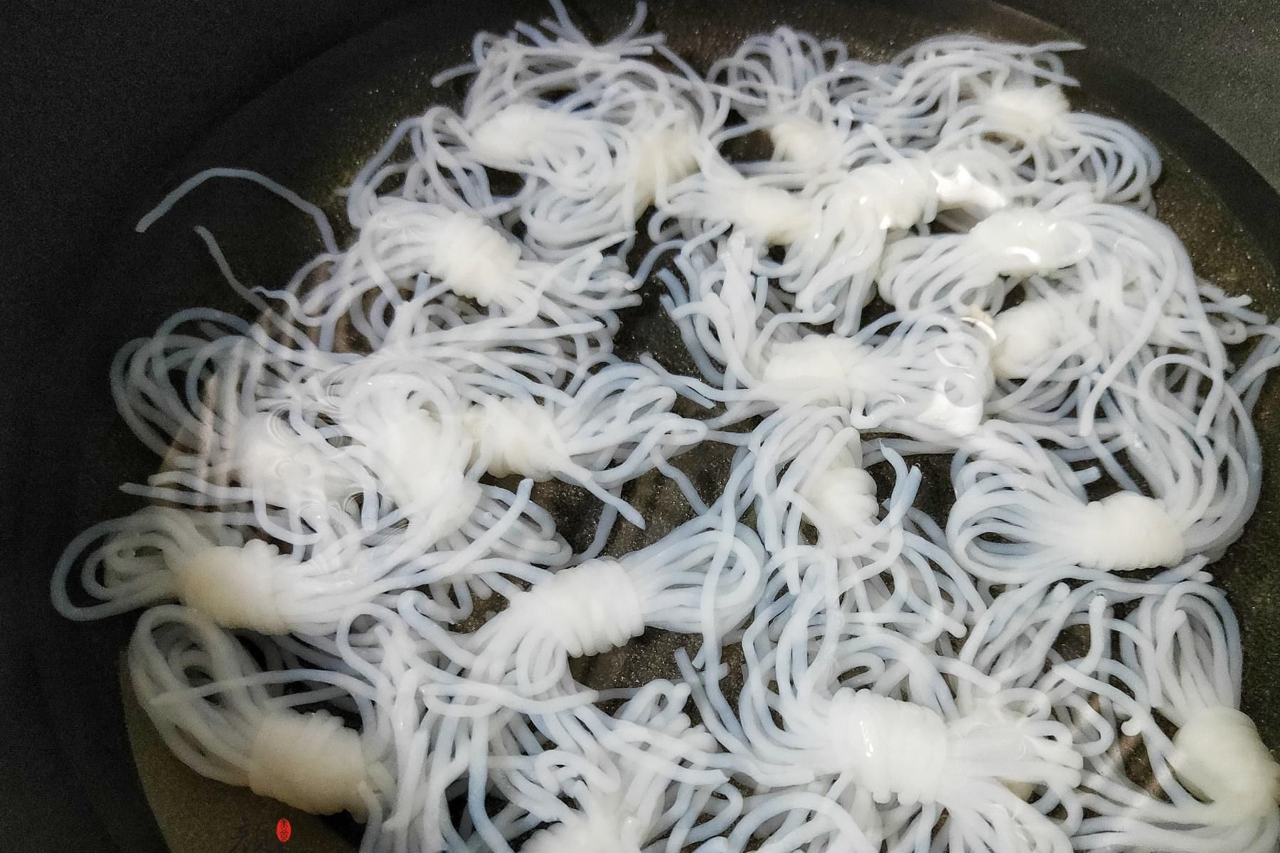 小厨|秋葵和它是绝配，炒一炒就上桌，爽滑鲜嫩营养高，好吃停不下筷子