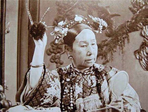 途中|慈禧逃难途中,只因喝了1碗县令母亲熬的粥,县令父亲便上吊自杀