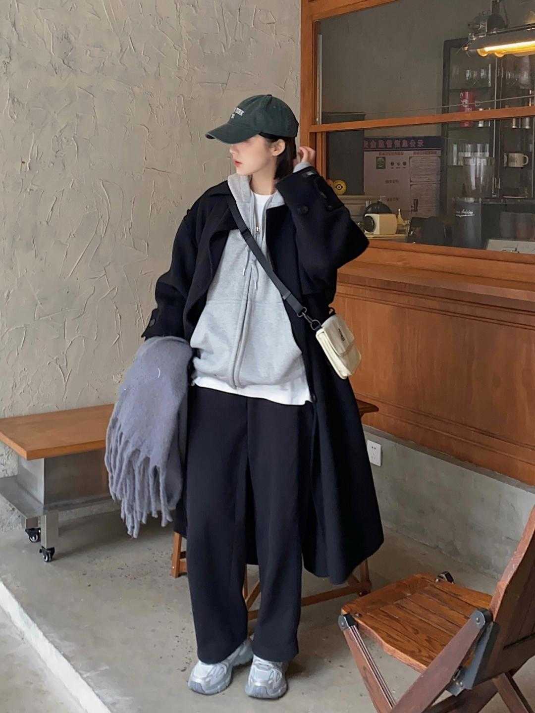 身形 初冬一定要选“大衣+卫衣”!遮肉显瘦又减龄,保暖效果还超赞