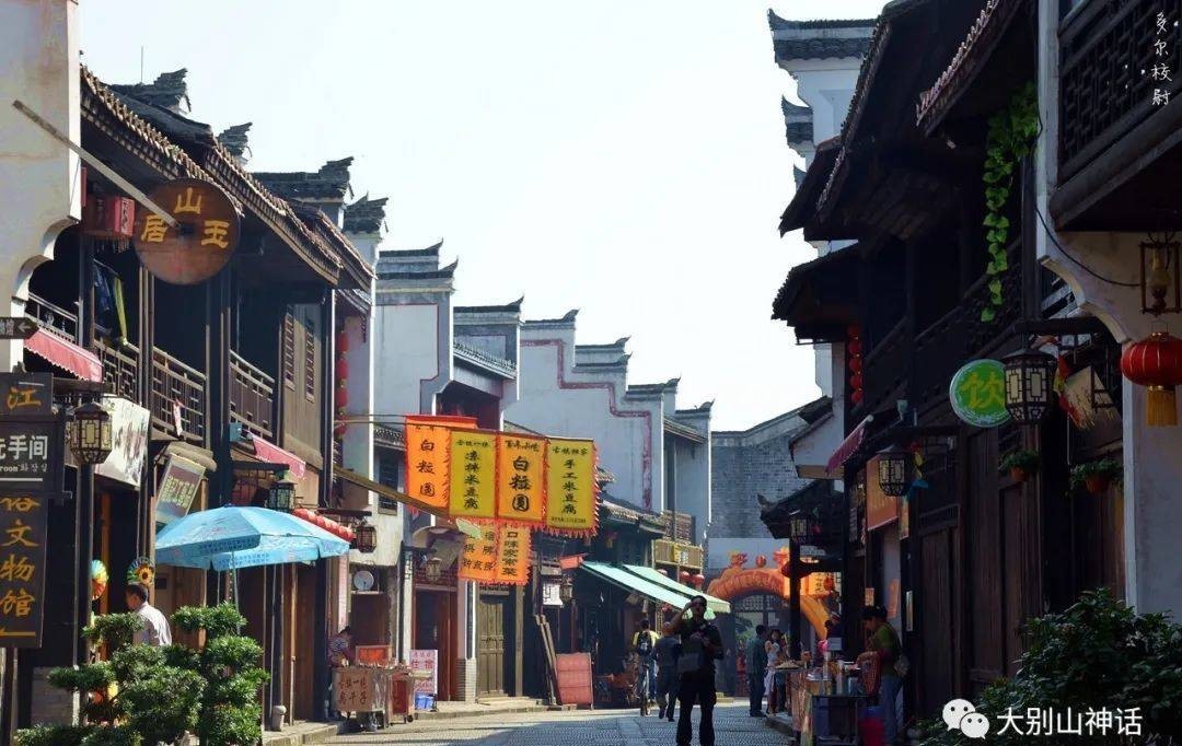 佘汉武旧作二首:竹枝词:国庆节与诗友游靖港古镇