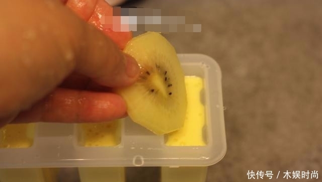 芒果棒冰|夏天来了，教大家在家做美味的冰激凌让孩子吃，关键是吃的放心