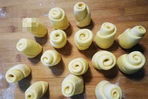 烤箱|红薯独特做法,加一个鸡蛋,不用烤箱,女儿说比买的面包还好吃