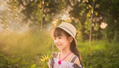 危险物品|3岁男孩将502滴入眼睛,奶奶的一个举动获医生称赞:姜还是老的辣