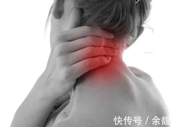 酸痛|颈椎疼脖子僵，一个小动作就能缓解，关键还能降血压！