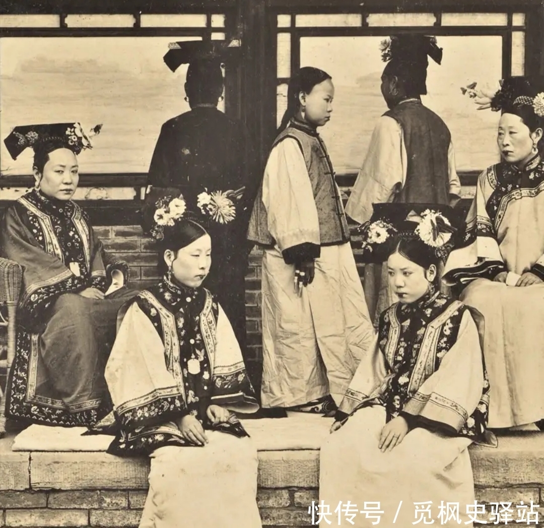 慈禧|清末老照片，戍边女眷练习射击有模有样，慈禧带爱犬在乐寿堂摆驾