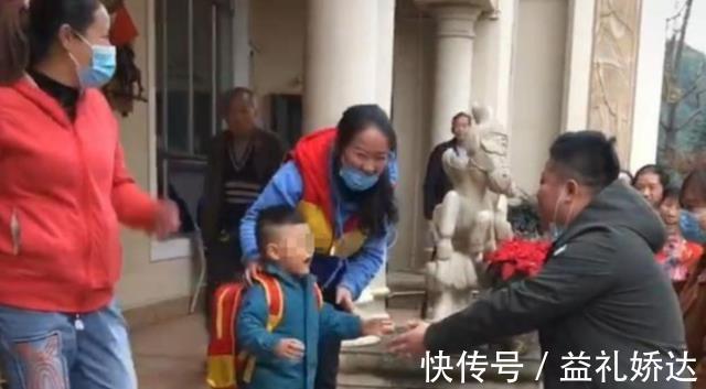 孩子|宝爸首次接娃走红,老师满脸戒备,爸爸急出汗:我真是他爹