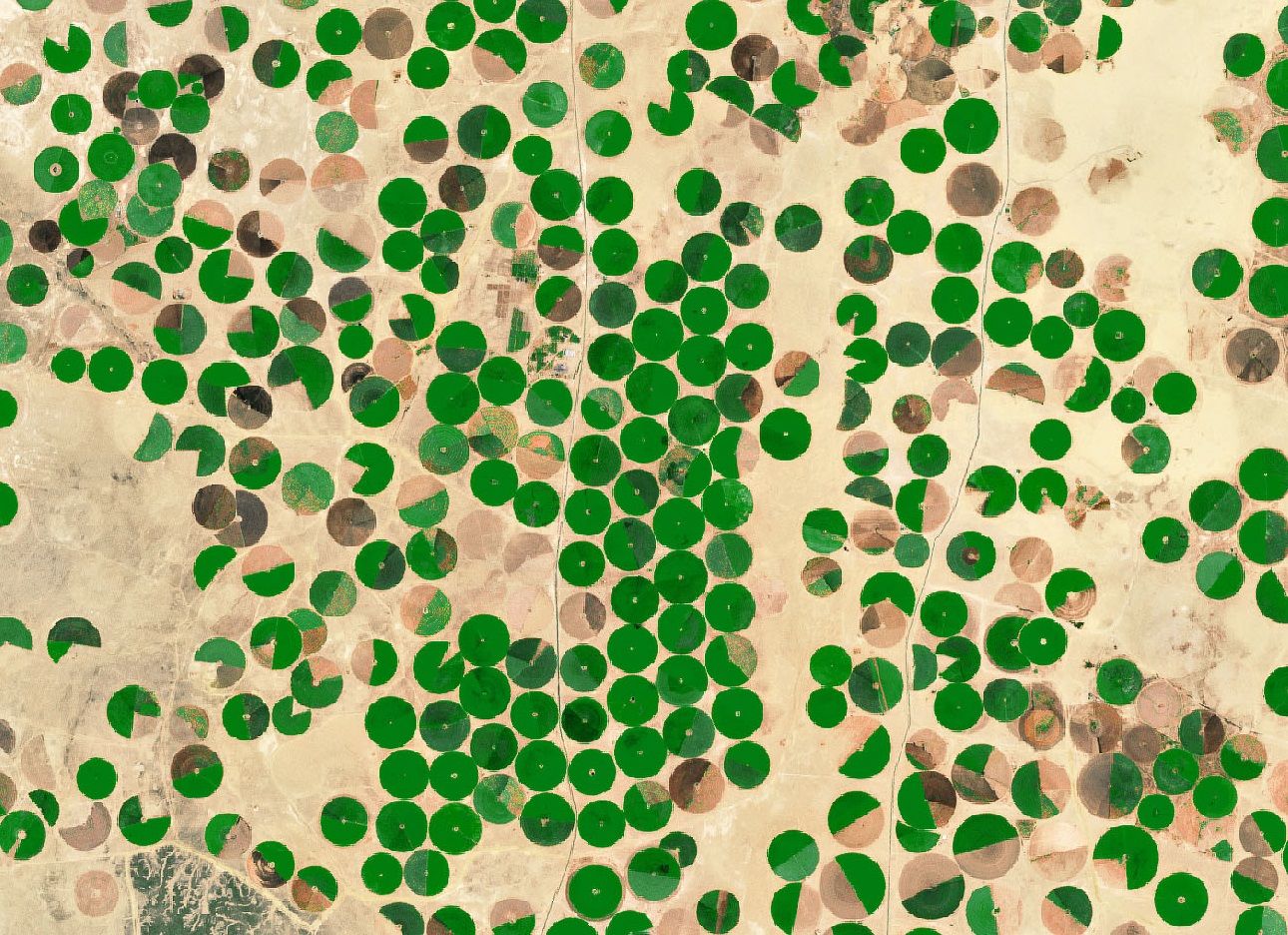 地表水 位于地表以下的地下水,按照存在位置可以分为潜水和承压水两大类